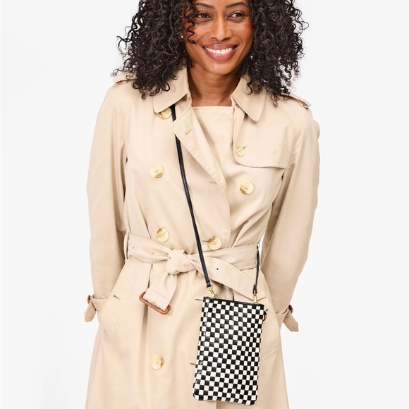 Clare V Poche! - Picture 7 of 8